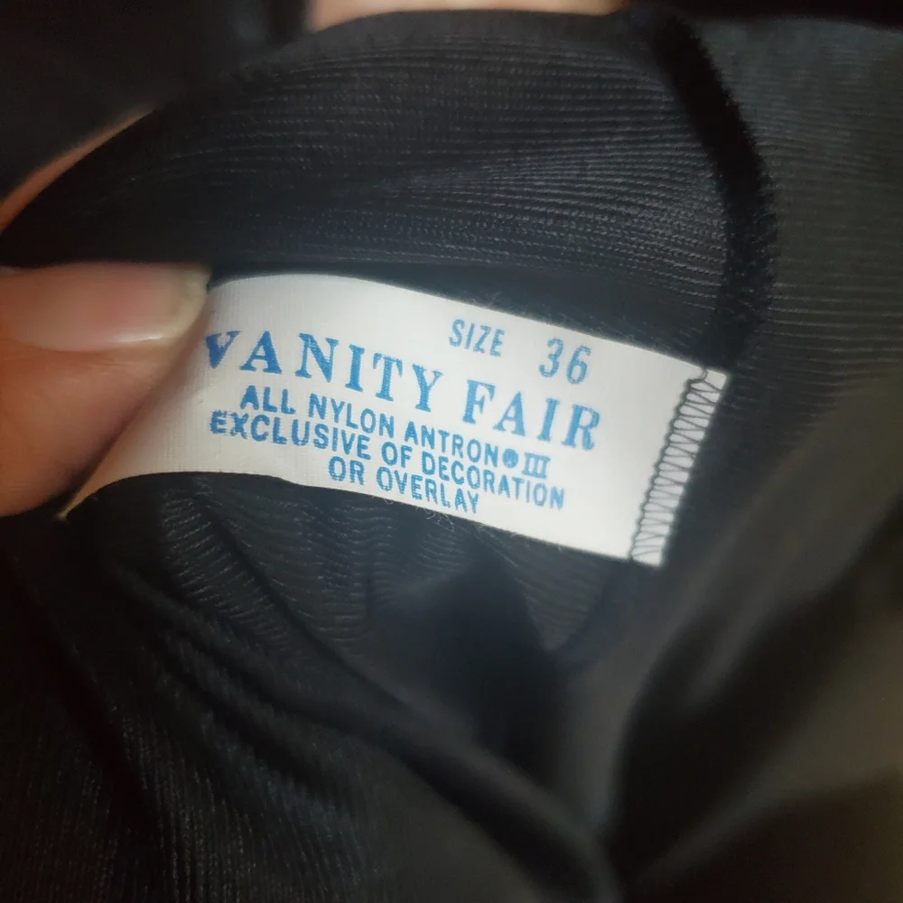 Vintage Vanity Fair Black Lace Trim‎ Slip/Nightgown - Picture 6 of 6
